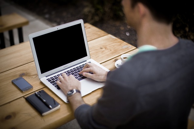 Derfor skal du investere i et ergonomisk kontormiljø fra starten af